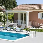 Hotel Cypress Garden Mousata