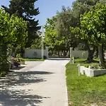 Cypress Garden Hotel Mousata