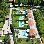 Hotel Cypress Garden Mousata