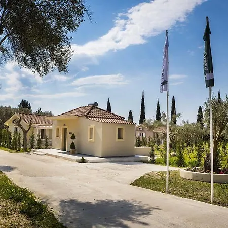 מלון Cypress Garden 3*