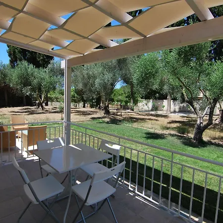Cypress Garden מלון