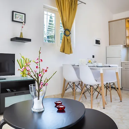 Cypress Garden Hotel Mousata