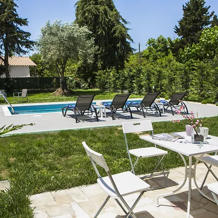 Cypress Garden Mousata