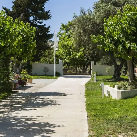 Cypress Garden Hotel Mousata