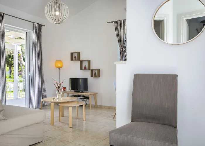 Hotel Cypress Garden Mousata