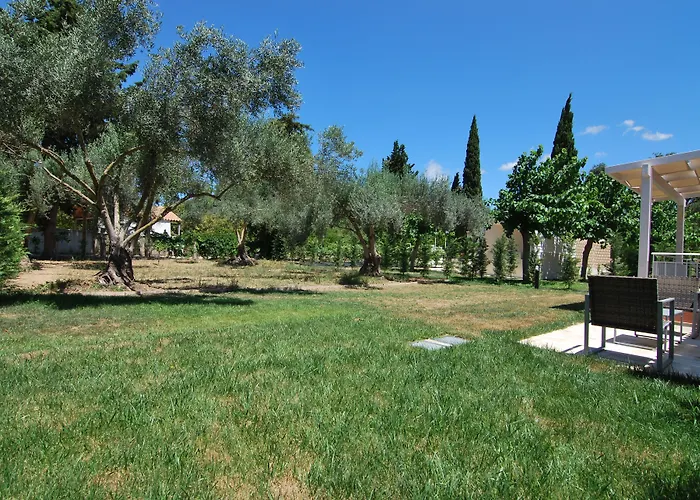 Hotel Cypress Garden Mousata