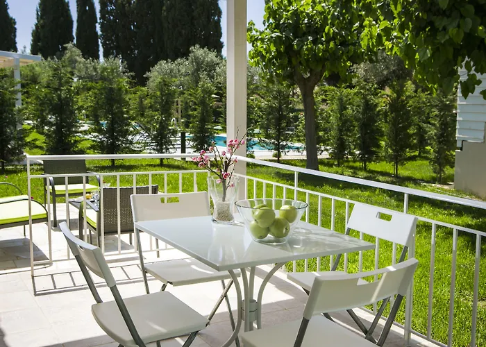Cypress Garden Hotel 3*