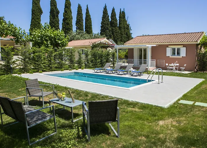 Cypress Garden Hotel Mousata